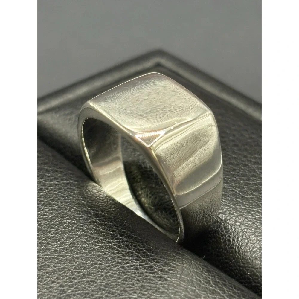 New Condition Sterling Silver Large Plain Signet Ring 925 Size 10 J3